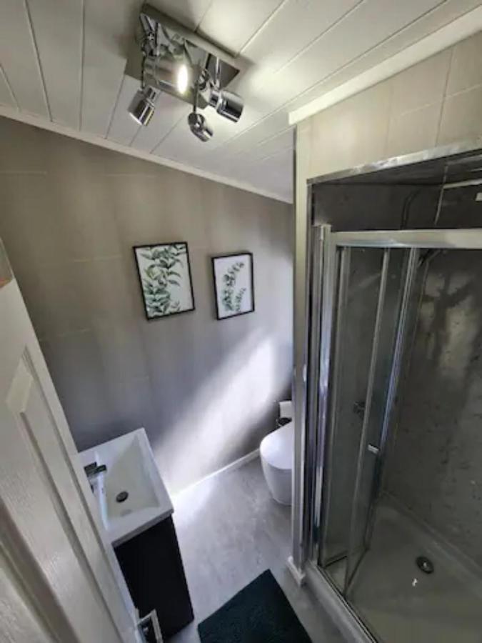 4 Bed Luxury Lodge With Hot Tub Near Lake District Warton Экстерьер фото